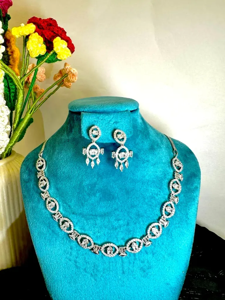 Zaivari's Crystal Radiance Necklace Set