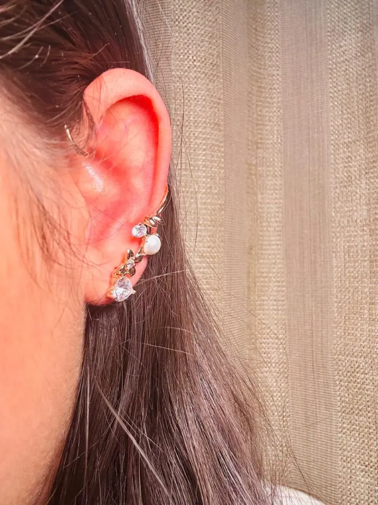 Elara Pearl Ear Cuff