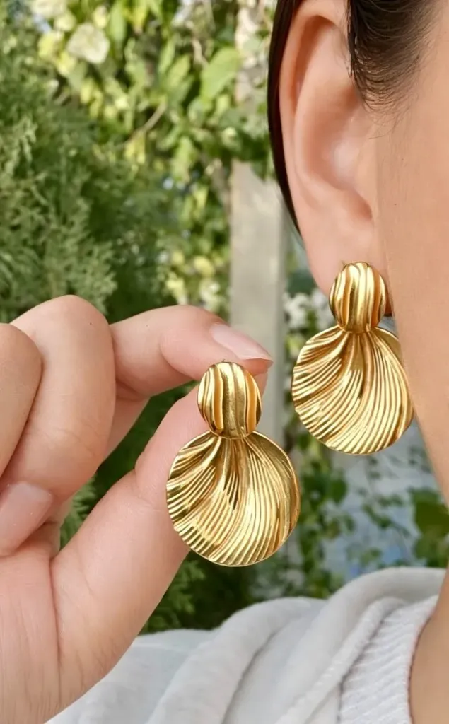 Aurora Shell Stud Earrings