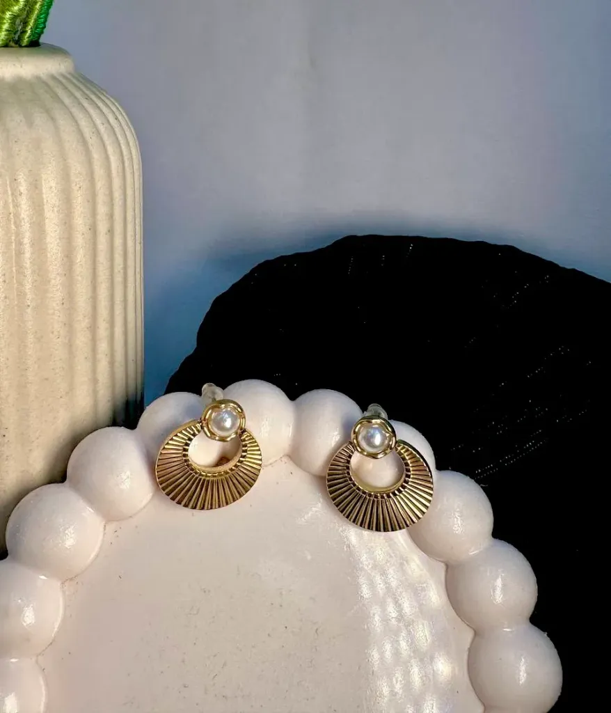 Gilded Scallop Huggies