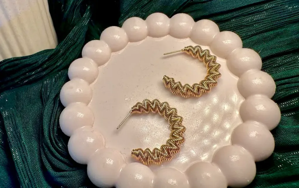 The Kinetic Wave Hoops