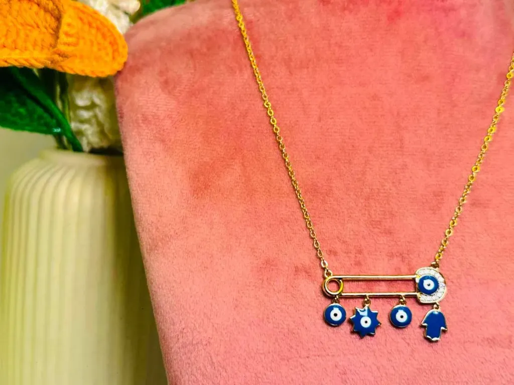 The Pavé Pin Protector